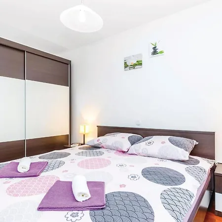 2 Bedroom Cozy In * ツリクヴェニツァ