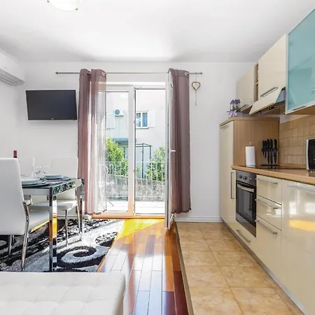2 Bedroom Cozy In アパート *