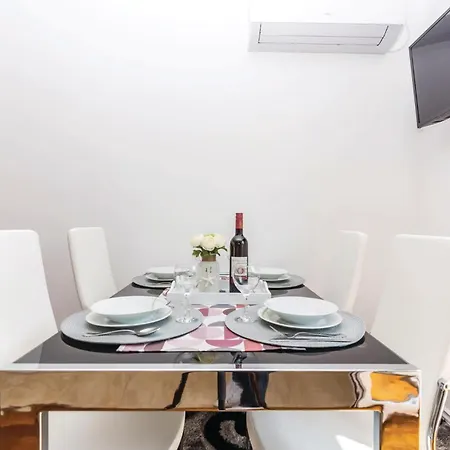 Gorgeous In With Wifi Apartment