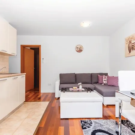 Awesome In Apartament Crikvenica